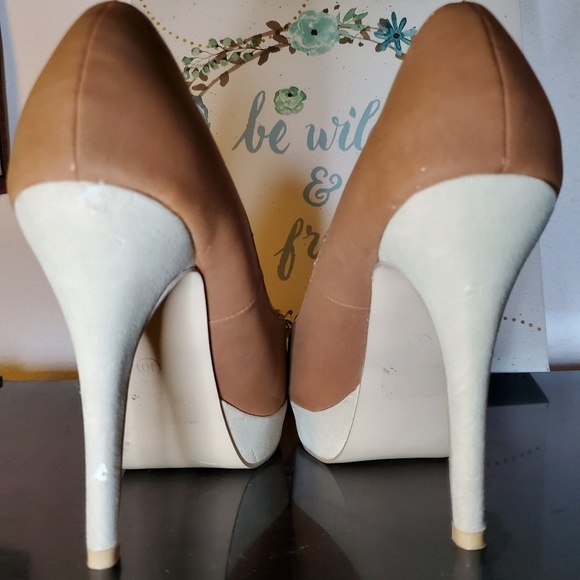 • Platform High Heels • - Picture 4 of 4